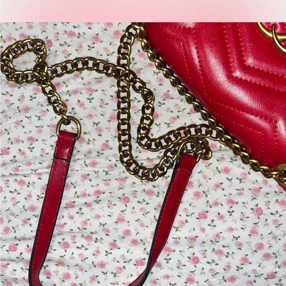 Chic Red Quilted Shoulder Bag with Chain Strap - Picture 2 of 3